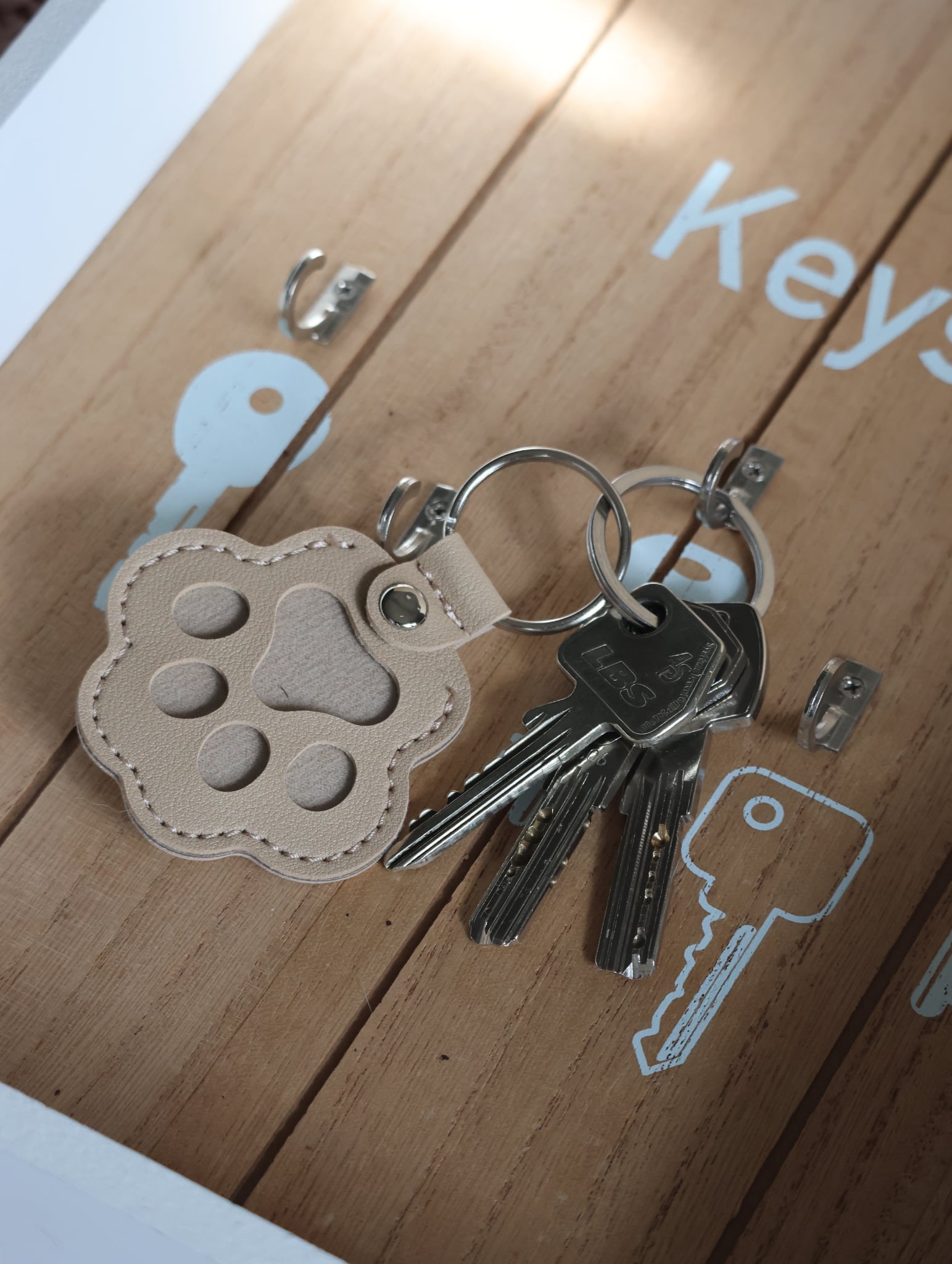 Porte clé " Pattes Beige "